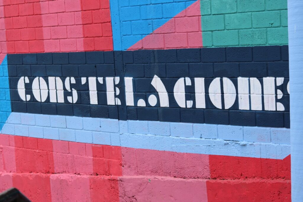 constelaciones medellin , comuna 3 manrique medellin, graffiti tour comuna 3