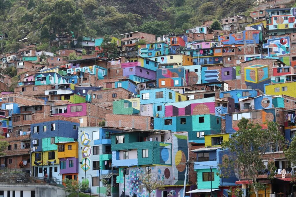 Quartier Manrique, visiter quartier medellin, visite guidée en français comuna 13
