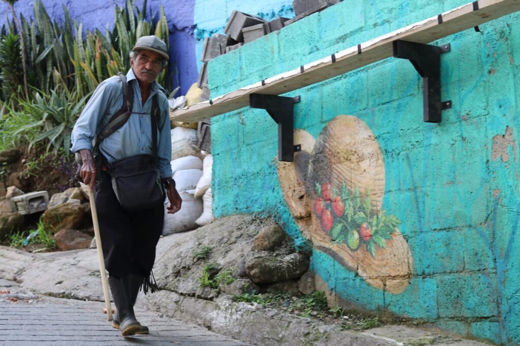 Comuna 3 Medellin tour, Comuna 3 manrique medellin, visiter medellin